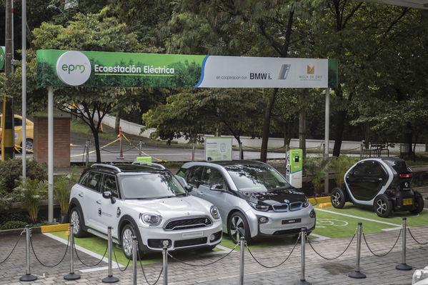 Ecoestación Milla de Oro
Ecoestación Milla de Oro. 
Fecha: Septiembre 27  2018.
Para descargar esta fotografía en alta resolución, haga clic sobre la imagen hasta que la misma se despliegue en la pantalla completa; luego dé clic derecho y elija la opción "guardar imagen como". 
En caso de publicación por cualquier medio, solicitamos acompañarla del crédito: "Foto EPM"
Palabras clave: Ecoestación Milla Oro