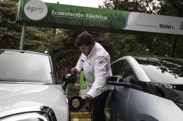 Ecoestación Milla de Oro
Ecoestación Milla de Oro. 
Fecha: Septiembre 27  2018.
Para descargar esta fotografía en alta resolución, haga clic sobre la imagen hasta que la misma se despliegue en la pantalla completa; luego dé clic derecho y elija la opción "guardar imagen como". 
En caso de publicación por cualquier medio, solicitamos acompañarla del crédito: "Foto EPM"
Palabras clave: Ecoestación Milla Oro