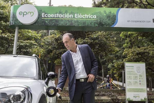 Ecoestación Milla de Oro
Ecoestación Milla de Oro. 
Fecha: Septiembre 27  2018.
Para descargar esta fotografía en alta resolución, haga clic sobre la imagen hasta que la misma se despliegue en la pantalla completa; luego dé clic derecho y elija la opción "guardar imagen como". 
En caso de publicación por cualquier medio, solicitamos acompañarla del crédito: "Foto EPM"
Palabras clave: Ecoestación Milla Oro