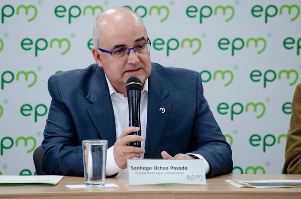 Rueda de prensa-Calidad agua sur del Valle de Aburrá
Rueda de prensa-Calidad agua sur del Valle de Aburrá
Fecha: Septiembre 3 de 2019. 
Para descargar esta fotografía en alta resolución, haga clic sobre la imagen hasta que la misma se despliegue en la pantalla completa; luego dé clic derecho y elija la opción "guardar imagen como". 
En caso de publicación por cualquier medio, solicitamos acompañarla del crédito: "Foto EPM"
Palabras clave: Rueda de prensa-Calidad agua sur del Valle de Aburrá