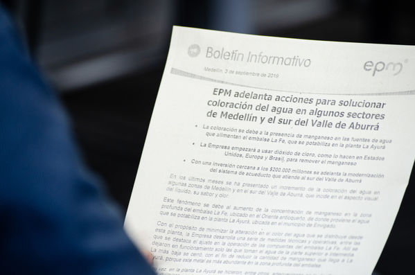 Rueda de prensa-Calidad agua sur del Valle de Aburrá
Rueda de prensa-Calidad agua sur del Valle de Aburrá
Fecha: Septiembre 3 de 2019. 
Para descargar esta fotografía en alta resolución, haga clic sobre la imagen hasta que la misma se despliegue en la pantalla completa; luego dé clic derecho y elija la opción "guardar imagen como". 
En caso de publicación por cualquier medio, solicitamos acompañarla del crédito: "Foto EPM"
Palabras clave: Rueda de prensa-Calidad agua sur del Valle de Aburrá