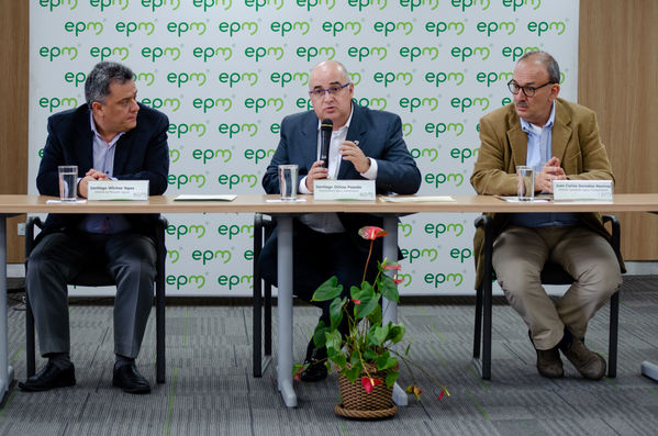 Rueda de prensa-Calidad agua sur del Valle de Aburrá
Rueda de prensa-Calidad agua sur del Valle de Aburrá
Fecha: Septiembre 3 de 2019. 
Para descargar esta fotografía en alta resolución, haga clic sobre la imagen hasta que la misma se despliegue en la pantalla completa; luego dé clic derecho y elija la opción "guardar imagen como". 
En caso de publicación por cualquier medio, solicitamos acompañarla del crédito: "Foto EPM"
Palabras clave: Rueda de prensa-Calidad agua sur del Valle de Aburrá