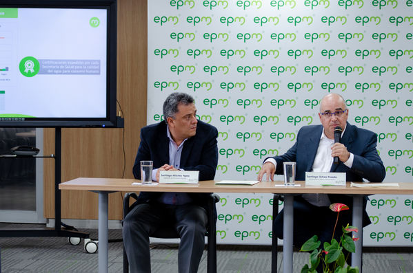 Rueda de prensa-Calidad agua sur del Valle de Aburrá
Rueda de prensa-Calidad agua sur del Valle de Aburrá
Fecha: Septiembre 3 de 2019. 
Para descargar esta fotografía en alta resolución, haga clic sobre la imagen hasta que la misma se despliegue en la pantalla completa; luego dé clic derecho y elija la opción "guardar imagen como". 
En caso de publicación por cualquier medio, solicitamos acompañarla del crédito: "Foto EPM"
Palabras clave: Rueda de prensa-Calidad agua sur del Valle de Aburrá