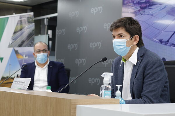 Rueda prensa paneles solares Edificio EPM
Rueda prensa paneles solares Edificio EPM
Fecha: Septiembre  3 2021
Para descargar esta fotografía en alta resolución, haga clic sobre la imagen hasta que la misma se despliegue en la pantalla completa; luego dé clic derecho y elija la opción "guardar imagen como". 
En caso de publicación por cualquier medio, solicitamos acompañarla del crédito: "Foto EPM"
Palabras clave: Rueda prensa paneles solares Edificio EPM