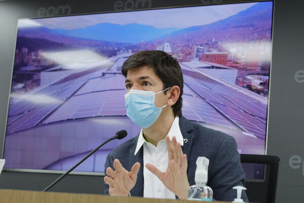 Rueda prensa paneles solares Edificio EPM
Rueda prensa paneles solares Edificio EPM
Fecha: Septiembre  3 2021
Para descargar esta fotografía en alta resolución, haga clic sobre la imagen hasta que la misma se despliegue en la pantalla completa; luego dé clic derecho y elija la opción "guardar imagen como". 
En caso de publicación por cualquier medio, solicitamos acompañarla del crédito: "Foto EPM"
Palabras clave: Rueda prensa paneles solares Edificio EPM