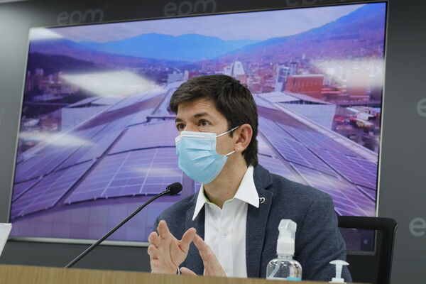 Rueda prensa paneles solares Edificio EPM
Rueda prensa paneles solares Edificio EPM
Fecha: Septiembre  3 2021
Para descargar esta fotografía en alta resolución, haga clic sobre la imagen hasta que la misma se despliegue en la pantalla completa; luego dé clic derecho y elija la opción "guardar imagen como". 
En caso de publicación por cualquier medio, solicitamos acompañarla del crédito: "Foto EPM"
Palabras clave: Rueda prensa paneles solares Edificio EPM