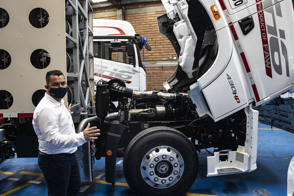 Nuevos vehículos pesados Gas
Nuevos vehículos pesados a Gas
Fecha: Septiembre 30 2021.
Para descargar esta fotografía en alta resolución, haga clic sobre la imagen hasta que la misma se despliegue en la pantalla completa; luego dé clic derecho y elija la opción "guardar imagen como". 
En caso de publicación por cualquier medio, solicitamos acompañarla del crédito: "Foto EPM"
Palabras clave: Nuevos vehículos pesados Gas