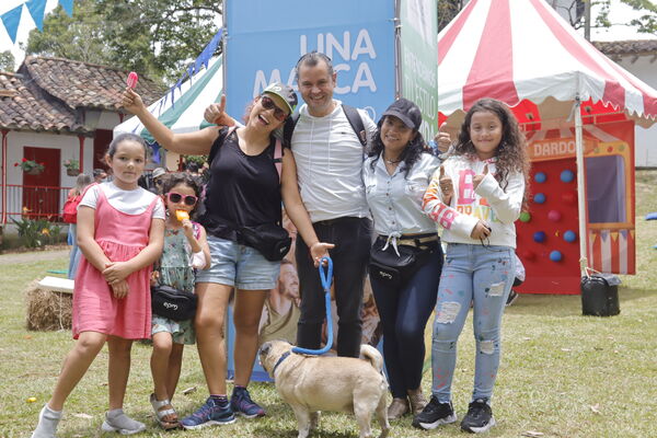 Dia  familia EPM 2021 Rionegro
Dia de la familia EPM 2021 Rionegro
Fecha: 4 Septiembre 2021
Para descargar esta fotografía en alta resolución, haga clic sobre la imagen hasta que la misma se despliegue en la pantalla completa; luego dé clic derecho y elija la opción "guardar imagen como". 
En caso de publicación por cualquier medio, solicitamos acompañarla del crédito: "Foto EPM"
Palabras clave: Dia  familia EPM 2021 Rionegro