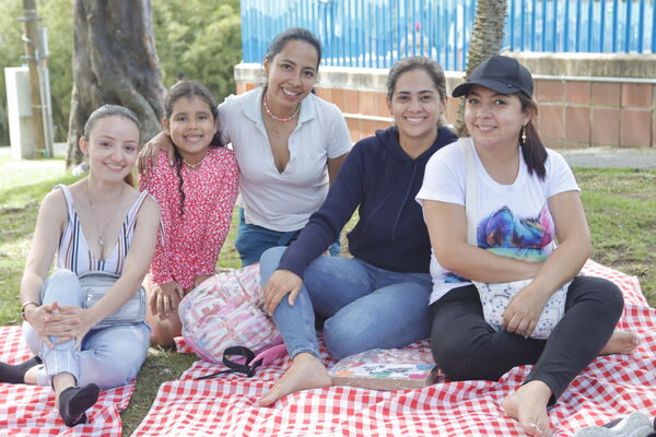 Dia  familia EPM 2021 Rionegro
Dia de la familia EPM 2021 Rionegro
Fecha: 4 Septiembre 2021
Para descargar esta fotografía en alta resolución, haga clic sobre la imagen hasta que la misma se despliegue en la pantalla completa; luego dé clic derecho y elija la opción "guardar imagen como". 
En caso de publicación por cualquier medio, solicitamos acompañarla del crédito: "Foto EPM"
Palabras clave: Dia  familia EPM 2021 Rionegro