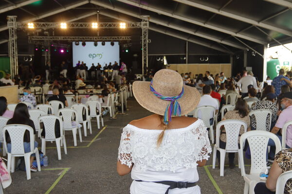 Dia  familia EPM 2021 Rionegro
Dia de la familia EPM 2021 Rionegro
Fecha: 4 Septiembre 2021
Para descargar esta fotografía en alta resolución, haga clic sobre la imagen hasta que la misma se despliegue en la pantalla completa; luego dé clic derecho y elija la opción "guardar imagen como". 
En caso de publicación por cualquier medio, solicitamos acompañarla del crédito: "Foto EPM"
Palabras clave: Dia  familia EPM 2021 Rionegro