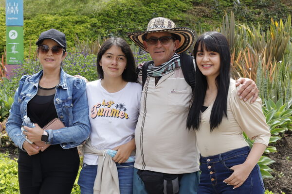 Dia  familia EPM 2021 Rionegro
Dia de la familia EPM 2021 Rionegro
Fecha: 4 Septiembre 2021
Para descargar esta fotografía en alta resolución, haga clic sobre la imagen hasta que la misma se despliegue en la pantalla completa; luego dé clic derecho y elija la opción "guardar imagen como". 
En caso de publicación por cualquier medio, solicitamos acompañarla del crédito: "Foto EPM"
Palabras clave: Dia  familia EPM 2021 Rionegro