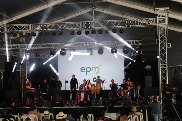 Dia  familia EPM 2021 Rionegro
Dia de la familia EPM 2021 Rionegro
Fecha: 4 Septiembre 2021
Para descargar esta fotografía en alta resolución, haga clic sobre la imagen hasta que la misma se despliegue en la pantalla completa; luego dé clic derecho y elija la opción "guardar imagen como". 
En caso de publicación por cualquier medio, solicitamos acompañarla del crédito: "Foto EPM"
Palabras clave: Dia  familia EPM 2021 Rionegro