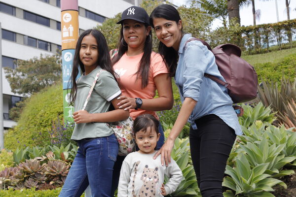 Dia  familia EPM 2021 Rionegro
Dia de la familia EPM 2021 Rionegro
Fecha: 4 Septiembre 2021
Para descargar esta fotografía en alta resolución, haga clic sobre la imagen hasta que la misma se despliegue en la pantalla completa; luego dé clic derecho y elija la opción "guardar imagen como". 
En caso de publicación por cualquier medio, solicitamos acompañarla del crédito: "Foto EPM"
Palabras clave: Dia  familia EPM 2021 Rionegro
