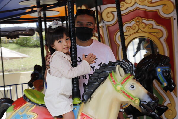 Dia  familia EPM 2021 Rionegro
Dia de la familia EPM 2021 Rionegro
Fecha: 4 Septiembre 2021
Para descargar esta fotografía en alta resolución, haga clic sobre la imagen hasta que la misma se despliegue en la pantalla completa; luego dé clic derecho y elija la opción "guardar imagen como". 
En caso de publicación por cualquier medio, solicitamos acompañarla del crédito: "Foto EPM"
Palabras clave: Dia  familia EPM 2021 Rionegro