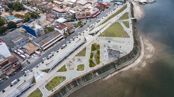 Entrega oficial del Malecón Guatapé
Entrega oficial del Malecón Guatapé
Fecha: Septiembre 5 de 2019. 
Para descargar esta fotografía en alta resolución, haga clic sobre la imagen hasta que la misma se despliegue en la pantalla completa; luego dé clic derecho y elija la opción "guardar imagen como". 
En caso de publicación por cualquier medio, solicitamos acompañarla del crédito: "Foto EPM"
Palabras clave: Entrega oficial del Malecón Guatapé