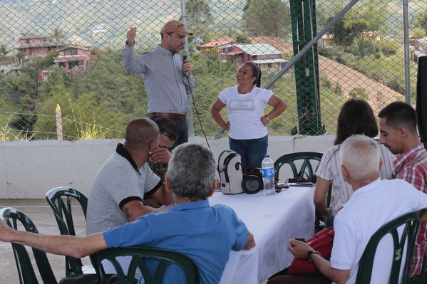 Entrega oficial del Malecón Guatapé
Entrega oficial del Malecón Guatapé
Fecha: Septiembre 5 de 2019. 
Para descargar esta fotografía en alta resolución, haga clic sobre la imagen hasta que la misma se despliegue en la pantalla completa; luego dé clic derecho y elija la opción "guardar imagen como". 
En caso de publicación por cualquier medio, solicitamos acompañarla del crédito: "Foto EPM"
Palabras clave: Entrega oficial del Malecón Guatapé