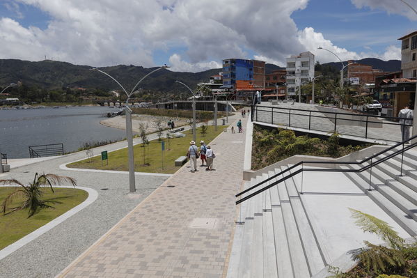 Entrega oficial del Malecón Guatapé
Entrega oficial del Malecón Guatapé
Fecha: Septiembre 5 de 2019. 
Para descargar esta fotografía en alta resolución, haga clic sobre la imagen hasta que la misma se despliegue en la pantalla completa; luego dé clic derecho y elija la opción "guardar imagen como". 
En caso de publicación por cualquier medio, solicitamos acompañarla del crédito: "Foto EPM"
Palabras clave: Entrega oficial del Malecón Guatapé