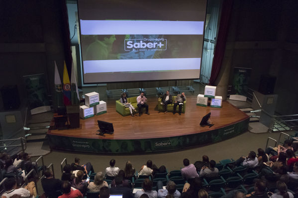 Evento Saber +
Evento Saber +
Fecha: Septiembre 8 de 2017
Para descargar esta fotografía en alta resolución, haga clic sobre la imagen hasta que la misma se despliegue en la pantalla completa; luego dé clic derecho y elija la opción "guardar imagen como". 
En caso de publicación por cualquier medio, solicitamos acompañarla del crédito: "Foto EPM"
Lanzamiento del programa de reconocimiento a los contratistas
Palabras clave: Evento Saber mas Lanzamiento programa reconocimiento contratistas
