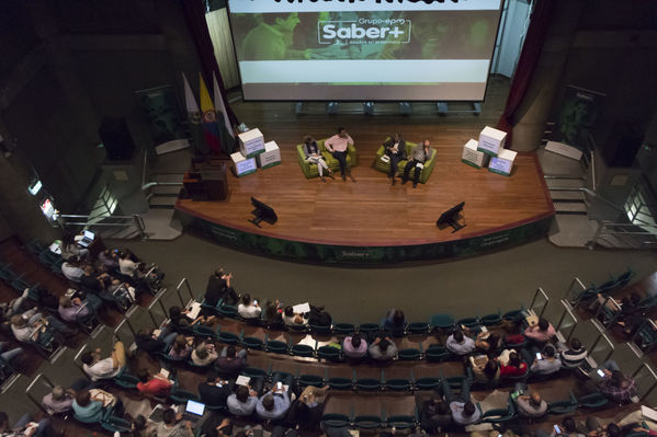 Evento Saber +
Evento Saber +
Fecha: Septiembre 8 de 2017
Para descargar esta fotografía en alta resolución, haga clic sobre la imagen hasta que la misma se despliegue en la pantalla completa; luego dé clic derecho y elija la opción "guardar imagen como". 
En caso de publicación por cualquier medio, solicitamos acompañarla del crédito: "Foto EPM"
Lanzamiento del programa de reconocimiento a los contratistas
Palabras clave: Evento Saber mas Lanzamiento programa reconocimiento contratistas