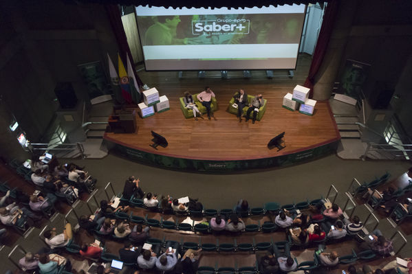 Evento Saber +
Evento Saber +
Fecha: Septiembre 8 de 2017
Para descargar esta fotografía en alta resolución, haga clic sobre la imagen hasta que la misma se despliegue en la pantalla completa; luego dé clic derecho y elija la opción "guardar imagen como". 
En caso de publicación por cualquier medio, solicitamos acompañarla del crédito: "Foto EPM"
Lanzamiento del programa de reconocimiento a los contratistas
Palabras clave: Evento Saber mas Lanzamiento programa reconocimiento contratistas