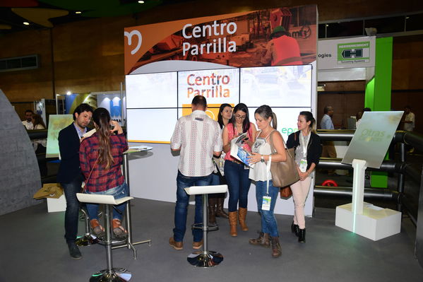 Congreso Mundial tecnología Sin Zanja-Centro Parrilla
Congreso Mundial tecnología Sin Zanja-Centro Parrilla
Fecha: Septiembre 26 de 2017
Para descargar esta fotografía en alta resolución, haga clic sobre la imagen hasta que la misma se despliegue en la pantalla completa; luego dé clic derecho y elija la opción "guardar imagen como". 
En caso de publicación por cualquier medio, solicitamos acompañarla del crédito: "Foto EPM"
Palabras clave: Congreso Mundial tecnología Sin Zanja Centro Parrilla