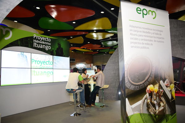 Congreso Mundial tecnología Sin Zanja-Centro Parrilla
Congreso Mundial tecnología Sin Zanja-Centro Parrilla
Fecha: Septiembre 26 de 2017
Para descargar esta fotografía en alta resolución, haga clic sobre la imagen hasta que la misma se despliegue en la pantalla completa; luego dé clic derecho y elija la opción "guardar imagen como". 
En caso de publicación por cualquier medio, solicitamos acompañarla del crédito: "Foto EPM"
Palabras clave: Congreso Mundial tecnología Sin Zanja Centro Parrilla