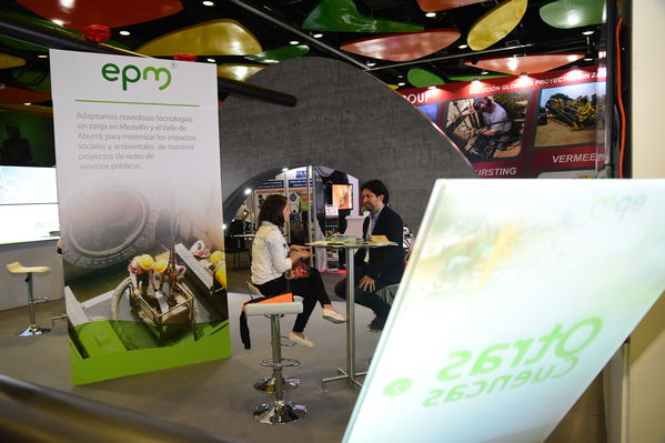 Congreso Mundial tecnología Sin Zanja-Centro Parrilla
Congreso Mundial tecnología Sin Zanja-Centro Parrilla
Fecha: Septiembre 26 de 2017
Para descargar esta fotografía en alta resolución, haga clic sobre la imagen hasta que la misma se despliegue en la pantalla completa; luego dé clic derecho y elija la opción "guardar imagen como". 
En caso de publicación por cualquier medio, solicitamos acompañarla del crédito: "Foto EPM"
Palabras clave: Congreso Mundial tecnología Sin Zanja Centro Parrilla