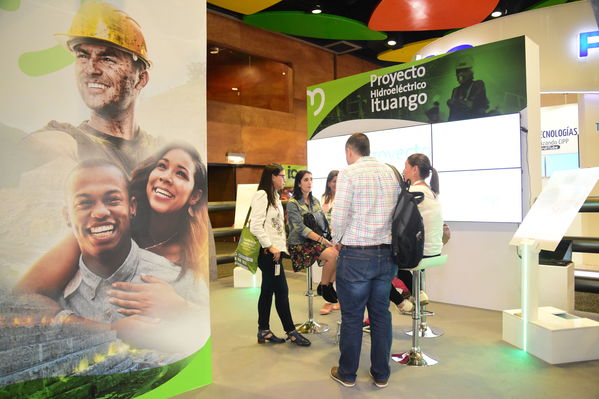 Congreso Mundial tecnología Sin Zanja-Centro Parrilla
Congreso Mundial tecnología Sin Zanja-Centro Parrilla
Fecha: Septiembre 26 de 2017
Para descargar esta fotografía en alta resolución, haga clic sobre la imagen hasta que la misma se despliegue en la pantalla completa; luego dé clic derecho y elija la opción "guardar imagen como". 
En caso de publicación por cualquier medio, solicitamos acompañarla del crédito: "Foto EPM"
Palabras clave: Congreso Mundial tecnología Sin Zanja Centro Parrilla
