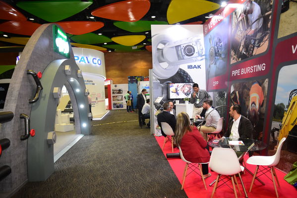 Congreso Mundial tecnología Sin Zanja Centro Parrilla
Congreso Mundial tecnología Sin Zanja-Centro Parrilla
Fecha: Septiembre 26 de 2017
Para descargar esta fotografía en alta resolución, haga clic sobre la imagen hasta que la misma se despliegue en la pantalla completa; luego dé clic derecho y elija la opción "guardar imagen como". 
En caso de publicación por cualquier medio, solicitamos acompañarla del crédito: "Foto EPM"
Palabras clave: Congreso Mundial tecnología Sin Zanja Centro Parrilla