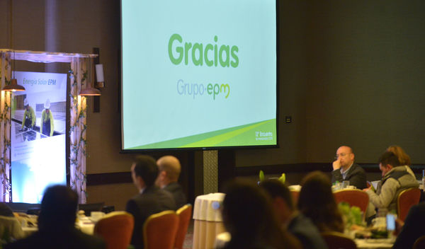 Encuentro de inversionistas 2018
Encuentro de inversionistas 2018
Fecha: Abril 12 de 2018
Para descargar esta fotografía en alta resolución, haga clic sobre la imagen hasta que la misma se despliegue en la pantalla completa; luego dé clic derecho y elija la opción "guardar imagen como". 
En caso de publicación por cualquier medio, solicitamos acompañarla del crédito: "Foto EPM"
Palabras clave: Encuentro inversionistas 2018