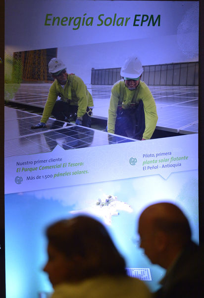 Encuentro de inversionistas 2018
Encuentro de inversionistas 2018
Fecha: Abril 12 de 2018
Para descargar esta fotografía en alta resolución, haga clic sobre la imagen hasta que la misma se despliegue en la pantalla completa; luego dé clic derecho y elija la opción "guardar imagen como". 
En caso de publicación por cualquier medio, solicitamos acompañarla del crédito: "Foto EPM"
Palabras clave: Encuentro inversionistas 2018