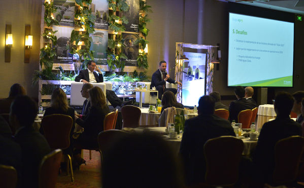 Encuentro de inversionistas 2018
Encuentro de inversionistas 2018
Fecha: Abril 12 de 2018
Para descargar esta fotografía en alta resolución, haga clic sobre la imagen hasta que la misma se despliegue en la pantalla completa; luego dé clic derecho y elija la opción "guardar imagen como". 
En caso de publicación por cualquier medio, solicitamos acompañarla del crédito: "Foto EPM"
Palabras clave: Encuentro inversionistas 2018