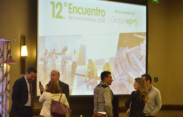 Encuentro de inversionistas 2018
Encuentro de inversionistas 2018
Fecha: Abril 12 de 2018
Para descargar esta fotografía en alta resolución, haga clic sobre la imagen hasta que la misma se despliegue en la pantalla completa; luego dé clic derecho y elija la opción "guardar imagen como". 
En caso de publicación por cualquier medio, solicitamos acompañarla del crédito: "Foto EPM"
Palabras clave: Encuentro inversionistas 2018