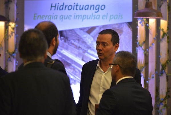 Encuentro de inversionistas 2018
Encuentro de inversionistas 2018
Fecha: Abril 12 de 2018
Para descargar esta fotografía en alta resolución, haga clic sobre la imagen hasta que la misma se despliegue en la pantalla completa; luego dé clic derecho y elija la opción "guardar imagen como". 
En caso de publicación por cualquier medio, solicitamos acompañarla del crédito: "Foto EPM"
Palabras clave: Encuentro inversionistas 2018