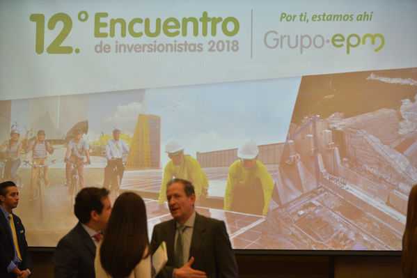 Encuentro de inversionistas 2018
Encuentro de inversionistas 2018
Fecha: Abril 12 de 2018
Para descargar esta fotografía en alta resolución, haga clic sobre la imagen hasta que la misma se despliegue en la pantalla completa; luego dé clic derecho y elija la opción "guardar imagen como". 
En caso de publicación por cualquier medio, solicitamos acompañarla del crédito: "Foto EPM"
Palabras clave: Encuentro inversionistas 2018