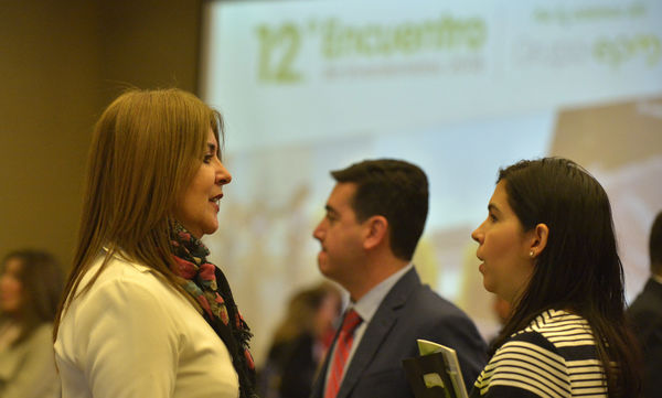Encuentro de inversionistas 2018
Encuentro de inversionistas 2018
Fecha: Abril 12 de 2018
Para descargar esta fotografía en alta resolución, haga clic sobre la imagen hasta que la misma se despliegue en la pantalla completa; luego dé clic derecho y elija la opción "guardar imagen como". 
En caso de publicación por cualquier medio, solicitamos acompañarla del crédito: "Foto EPM"
Palabras clave: Encuentro inversionistas 2018