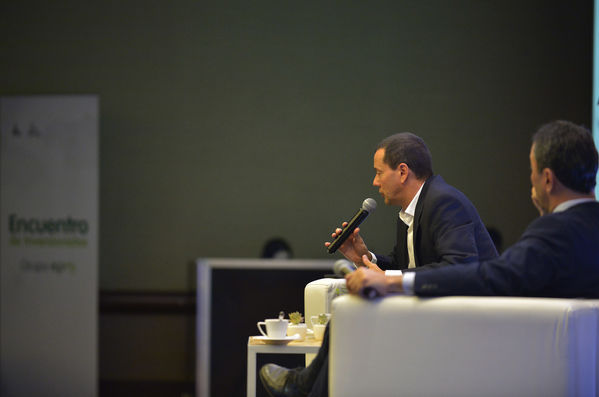 Encuentro de inversionistas 2018
Encuentro de inversionistas 2018
Fecha: Abril 12 de 2018
Para descargar esta fotografía en alta resolución, haga clic sobre la imagen hasta que la misma se despliegue en la pantalla completa; luego dé clic derecho y elija la opción "guardar imagen como". 
En caso de publicación por cualquier medio, solicitamos acompañarla del crédito: "Foto EPM"
Palabras clave: Encuentro inversionistas 2018