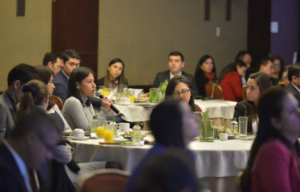 Encuentro de inversionistas 2018
Encuentro de inversionistas 2018
Fecha: Abril 12 de 2018
Para descargar esta fotografía en alta resolución, haga clic sobre la imagen hasta que la misma se despliegue en la pantalla completa; luego dé clic derecho y elija la opción "guardar imagen como". 
En caso de publicación por cualquier medio, solicitamos acompañarla del crédito: "Foto EPM"
Palabras clave: Encuentro inversionistas 2018