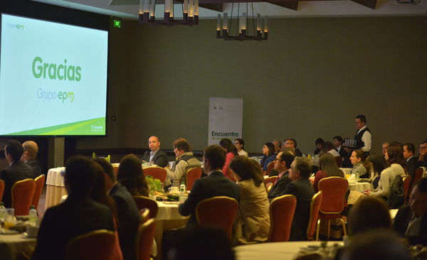 Encuentro de inversionistas 2018
Encuentro de inversionistas 2018
Fecha: Abril 12 de 2018
Para descargar esta fotografía en alta resolución, haga clic sobre la imagen hasta que la misma se despliegue en la pantalla completa; luego dé clic derecho y elija la opción "guardar imagen como". 
En caso de publicación por cualquier medio, solicitamos acompañarla del crédito: "Foto EPM"
Palabras clave: Encuentro inversionistas 2018