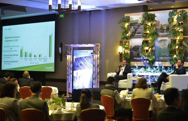 Encuentro de inversionistas 2018
Encuentro de inversionistas 2018
Fecha: Abril 12 de 2018
Para descargar esta fotografía en alta resolución, haga clic sobre la imagen hasta que la misma se despliegue en la pantalla completa; luego dé clic derecho y elija la opción "guardar imagen como". 
En caso de publicación por cualquier medio, solicitamos acompañarla del crédito: "Foto EPM"
Palabras clave: Encuentro inversionistas 2018