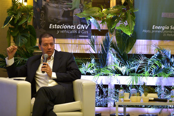 Encuentro de inversionistas 2018
Encuentro de inversionistas 2018
Fecha: Abril 12 de 2018
Para descargar esta fotografía en alta resolución, haga clic sobre la imagen hasta que la misma se despliegue en la pantalla completa; luego dé clic derecho y elija la opción "guardar imagen como". 
En caso de publicación por cualquier medio, solicitamos acompañarla del crédito: "Foto EPM"
Palabras clave: Encuentro inversionistas 2018