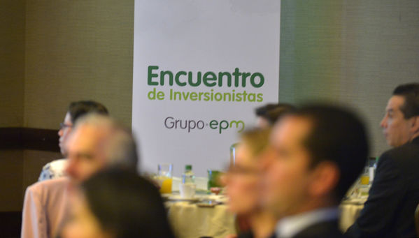 Encuentro de inversionistas 2018
Encuentro de inversionistas 2018
Fecha: Abril 12 de 2018
Para descargar esta fotografía en alta resolución, haga clic sobre la imagen hasta que la misma se despliegue en la pantalla completa; luego dé clic derecho y elija la opción "guardar imagen como". 
En caso de publicación por cualquier medio, solicitamos acompañarla del crédito: "Foto EPM"
Palabras clave: Encuentro inversionistas 2018