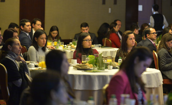 Encuentro de inversionistas 2018
Encuentro de inversionistas 2018
Fecha: Abril 12 de 2018
Para descargar esta fotografía en alta resolución, haga clic sobre la imagen hasta que la misma se despliegue en la pantalla completa; luego dé clic derecho y elija la opción "guardar imagen como". 
En caso de publicación por cualquier medio, solicitamos acompañarla del crédito: "Foto EPM"
Palabras clave: Encuentro inversionistas 2018