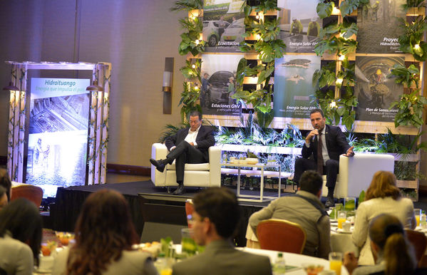 Encuentro de inversionistas 2018
Encuentro de inversionistas 2018
Fecha: Abril 12 de 2018
Para descargar esta fotografía en alta resolución, haga clic sobre la imagen hasta que la misma se despliegue en la pantalla completa; luego dé clic derecho y elija la opción "guardar imagen como". 
En caso de publicación por cualquier medio, solicitamos acompañarla del crédito: "Foto EPM"
Palabras clave: Encuentro inversionistas 2018