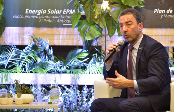 Encuentro de inversionistas 2018
Encuentro de inversionistas 2018
Fecha: Abril 12 de 2018
Para descargar esta fotografía en alta resolución, haga clic sobre la imagen hasta que la misma se despliegue en la pantalla completa; luego dé clic derecho y elija la opción "guardar imagen como". 
En caso de publicación por cualquier medio, solicitamos acompañarla del crédito: "Foto EPM"
Palabras clave: Encuentro inversionistas 2018