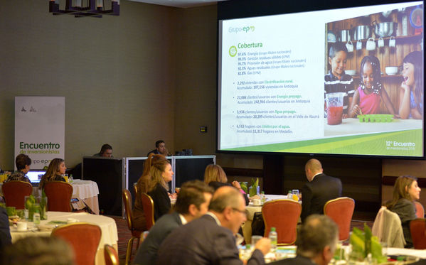 Encuentro de inversionistas 2018
Encuentro de inversionistas 2018
Fecha: Abril 12 de 2018
Para descargar esta fotografía en alta resolución, haga clic sobre la imagen hasta que la misma se despliegue en la pantalla completa; luego dé clic derecho y elija la opción "guardar imagen como". 
En caso de publicación por cualquier medio, solicitamos acompañarla del crédito: "Foto EPM"
Palabras clave: Encuentro inversionistas 2018
