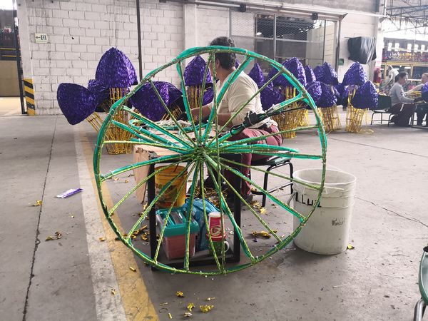 Recuperación elementos Alumbrados Navideños
Recuperación elementos Alumbrados Navideños.
Fecha: Abril 12 2019.
Para descargar esta fotografía en alta resolución, haga clic sobre la imagen hasta que la misma se despliegue en la pantalla completa; luego dé clic derecho y elija la opción "guardar imagen como". 
En caso de publicación por cualquier medio, solicitamos acompañarla del crédito: "Foto EPM"
Palabras clave: Recuperación elementos Alumbrados Navideños