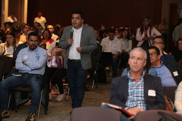 Encuentro de Proveedores y contratistas 2018.
Encuentro de Proveedores y contratistas 2018.
Fecha: 13 Abril 2018
Para descargar esta fotografía en alta resolución, haga clic sobre la imagen hasta que la misma se despliegue en la pantalla completa; luego dé clic derecho y elija la opción "guardar imagen como". 
En caso de publicación por cualquier medio, solicitamos acompañarla del crédito: "Foto EPM"
Palabras clave: Encuentro Proveedores contratistas 2018