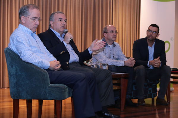 Encuentro de Proveedores y contratistas 2018.
Encuentro de Proveedores y contratistas 2018.
Fecha: 13 Abril 2018
Para descargar esta fotografía en alta resolución, haga clic sobre la imagen hasta que la misma se despliegue en la pantalla completa; luego dé clic derecho y elija la opción "guardar imagen como". 
En caso de publicación por cualquier medio, solicitamos acompañarla del crédito: "Foto EPM"
Palabras clave: Encuentro Proveedores contratistas 2018