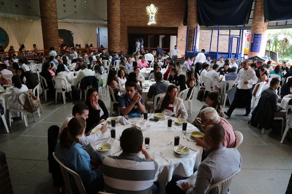 Encuentro de Proveedores y contratistas 2018.
Encuentro de Proveedores y contratistas 2018.
Fecha: 13 Abril 2018
Para descargar esta fotografía en alta resolución, haga clic sobre la imagen hasta que la misma se despliegue en la pantalla completa; luego dé clic derecho y elija la opción "guardar imagen como". 
En caso de publicación por cualquier medio, solicitamos acompañarla del crédito: "Foto EPM"
Palabras clave: Encuentro Proveedores contratistas 2018